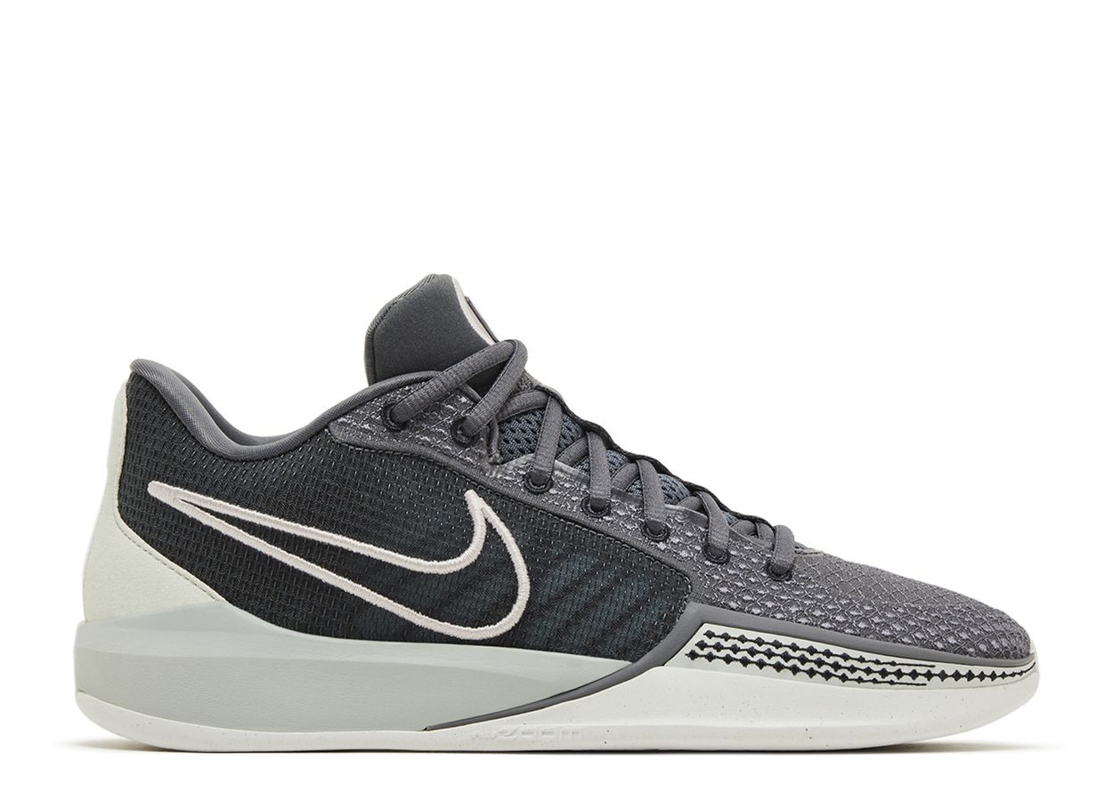 Nike Sabrina 1