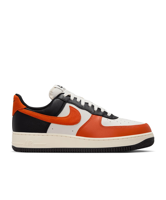 Nike Air Force 1 07 LV8